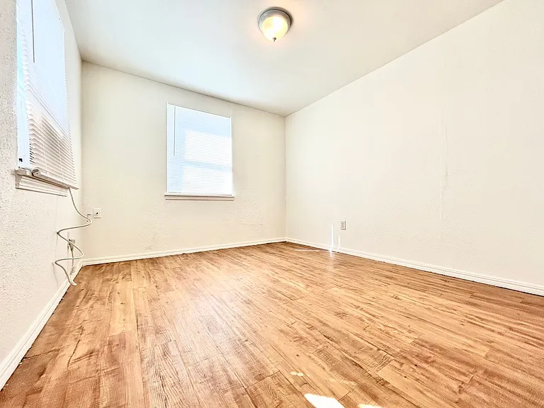 1700 Karen Dr — Photo 18