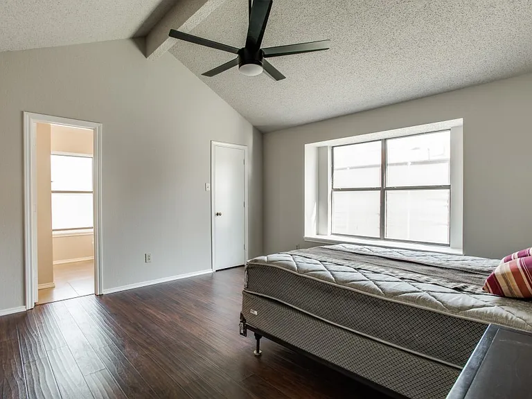 1305 Chicota Dr — Photo 8