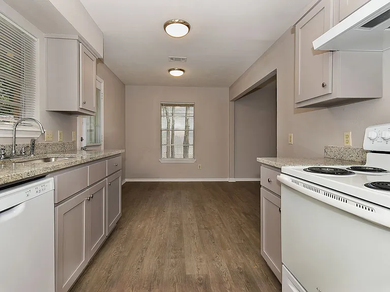 4008 Templeton St — Photo 14