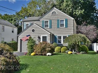 570 Barnett Pl, Ridgewood, NJ 07450