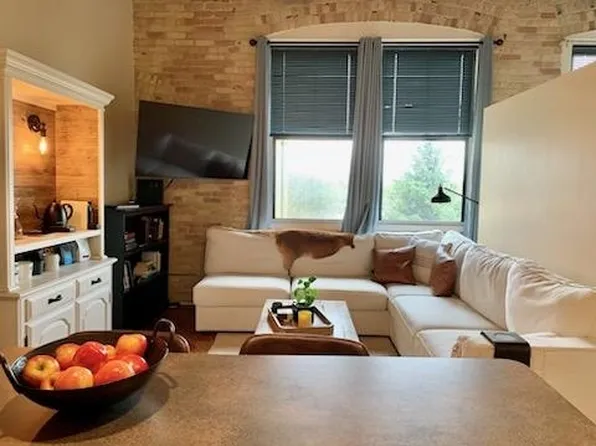 (undisclosed Address), Elgin, IL 60120