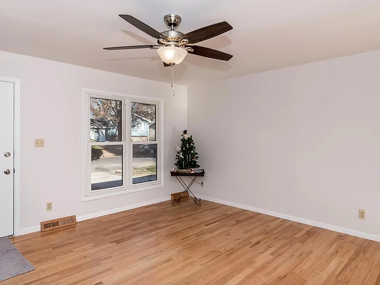 100 E El Cortez Dr — Photo 3