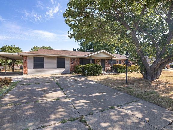 809 Crockett Dr, Burleson, TX 76028 | MLS #20446398 | Zillow