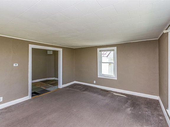4th image of 105 W 1st St