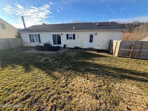 3rd image of 545 Sunset Dr