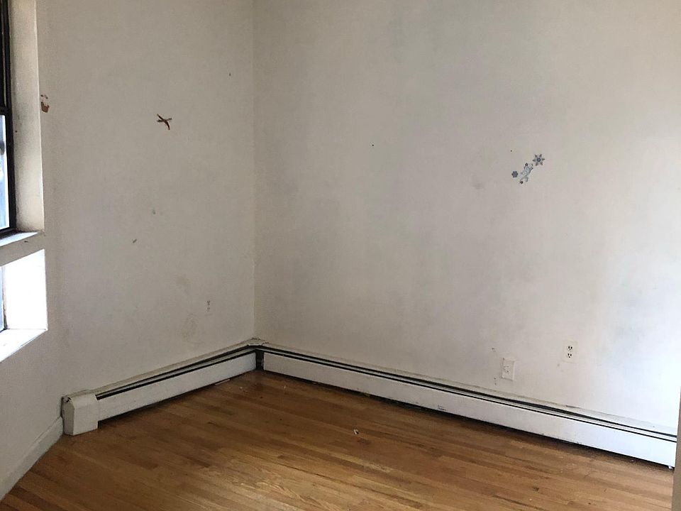 2nd image of 649 39th St Bsmt 5