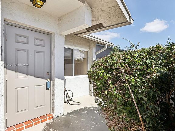 4th image of 5409 Glenda St