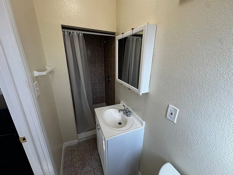 Soto Rose Apartments — Photo 57