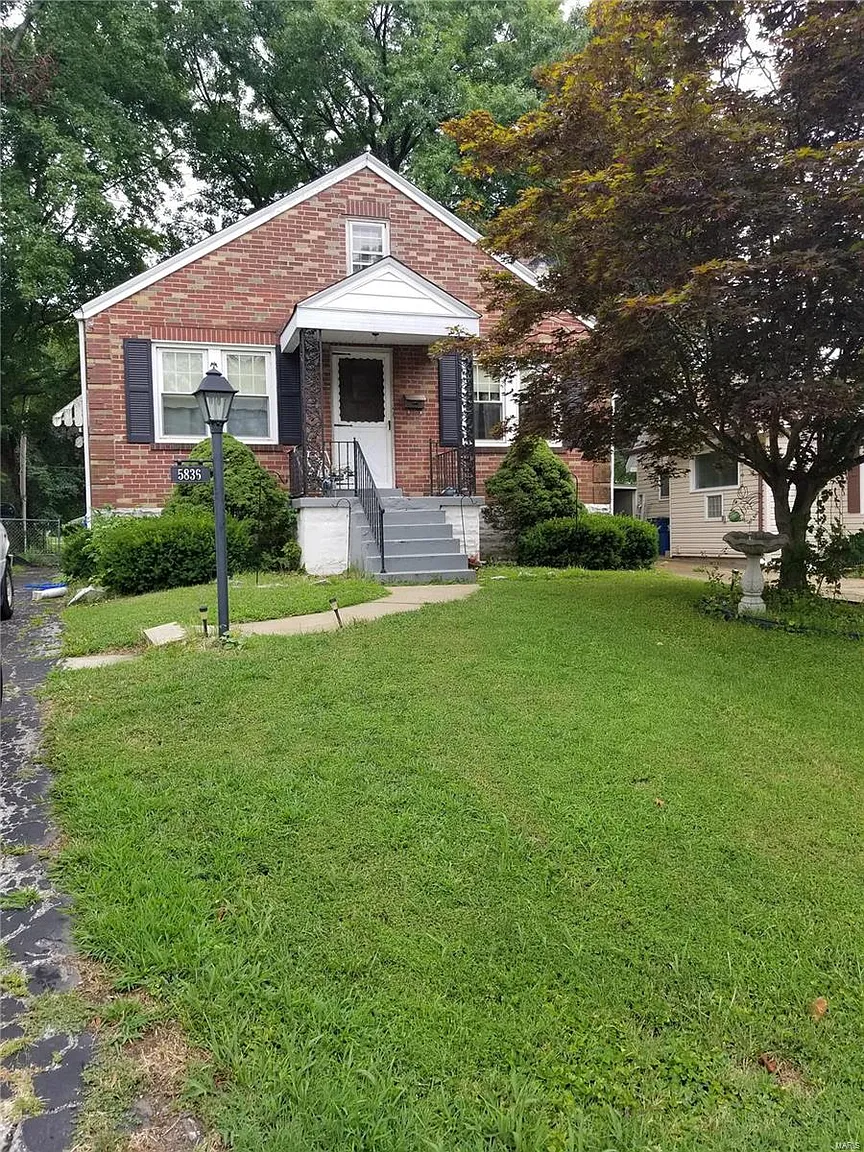 5836 Staely Ave photo 1