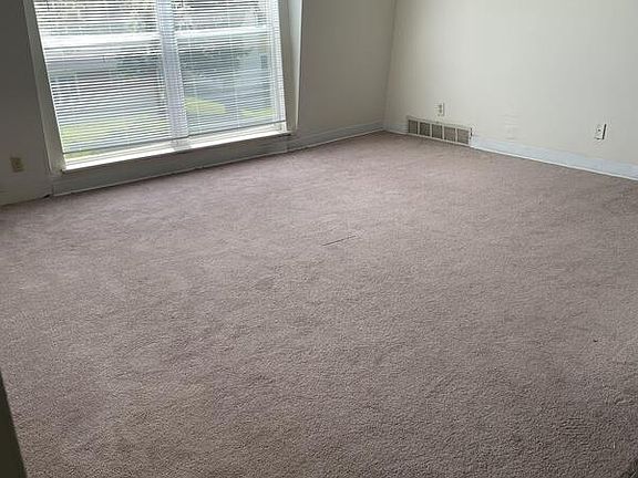 4th image of 1440 Meadowview Dr #5