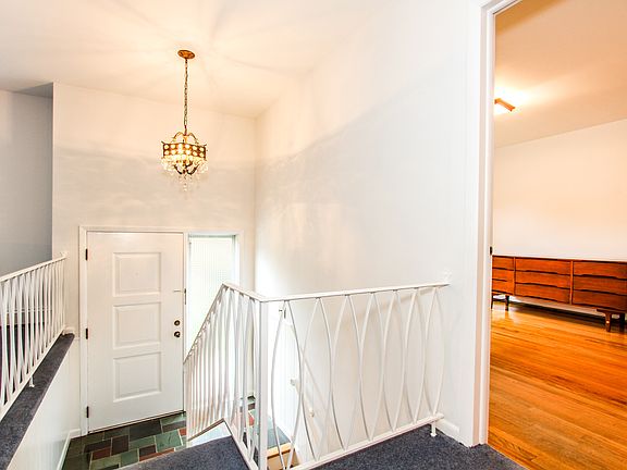 3rd image of 70 Crest Dr