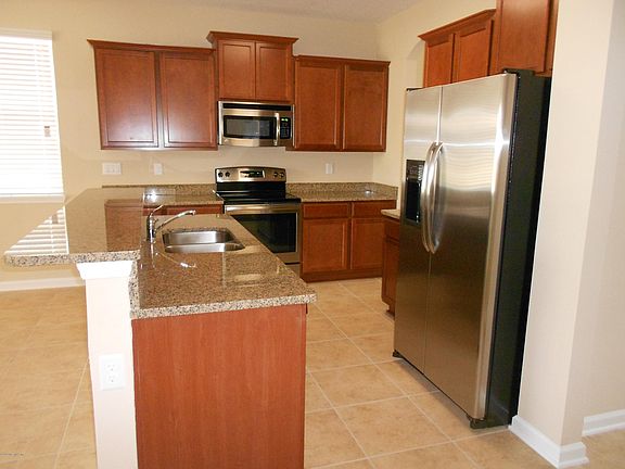 2nd image of 15895 LEXINGTON PARK Boulevard #292