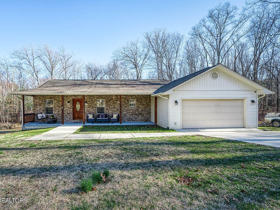 1st image of 103 Pine Dr
