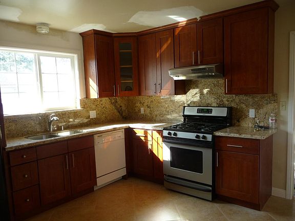 5th image of 800 Lewis Ave
