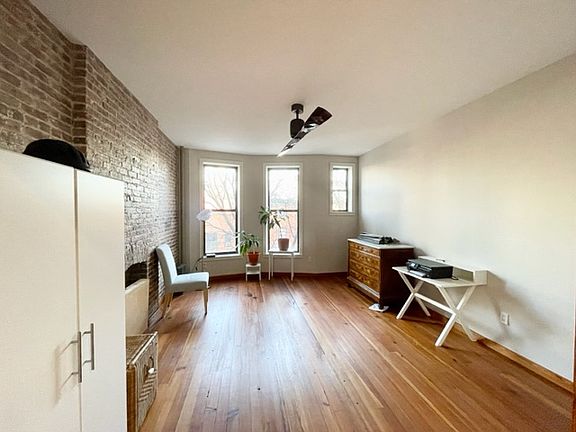 3rd image of 638 Warren St APT 3R