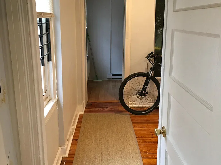1945 Poplar St #1 — Photo 9