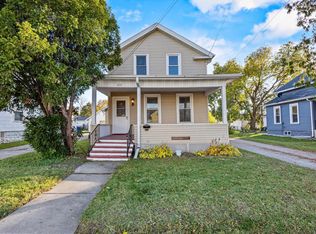 417 W 10th Ave, Oshkosh, WI 54902