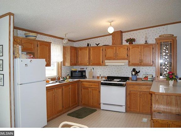 3rd image of 700 Pleasant St W