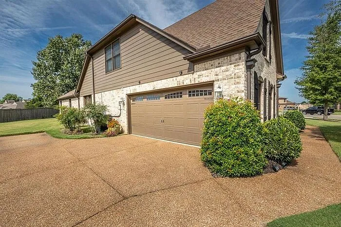 4 bed, 2.5 bath, 2799 sqft, $3,450 — Photo 4