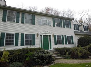 95 Forest Rd, Stratford, CT 06614