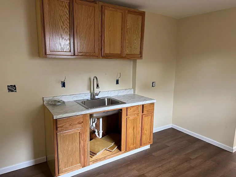 172 Roosevelt Rd — Photo 4