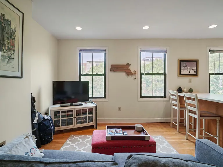 28 Milford St #3 — Photo 9