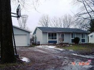 4758 Joan Ln, Pinckney, MI