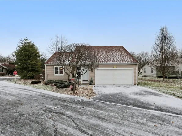 1206 Surrey Point Dr SE, Warren, OH 44484
