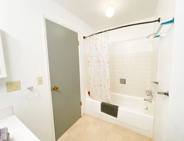 6504 35th Ave NE #103 — Photo 8