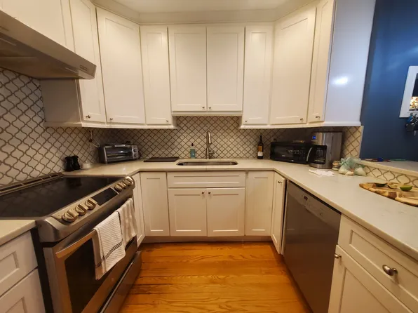 1156 Hope St APT 1, Stamford, CT 06907