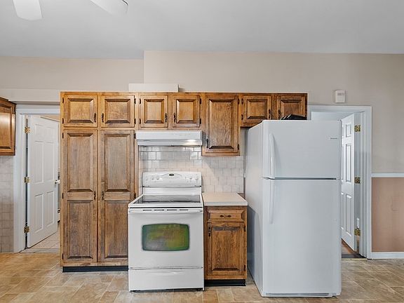 4th image of 486 Westford St