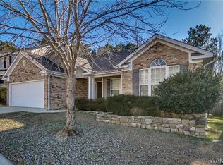 8122 Meadowlake Village Dr, Northport, AL 35473