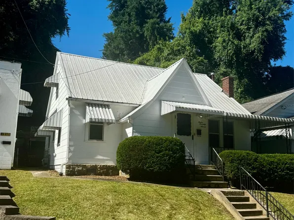 1277 26th St, Huntington, WV 25705