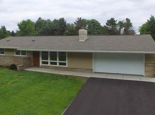 200 Buttercup Rd, Butler, PA 16001