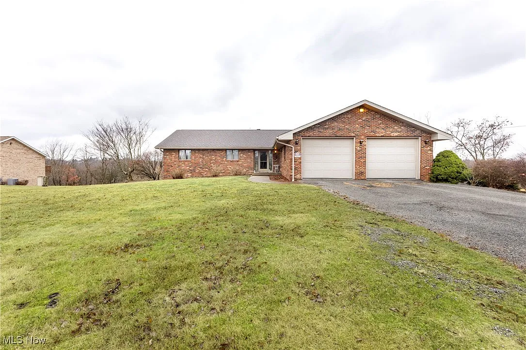 169 Ellen Dr photo 1