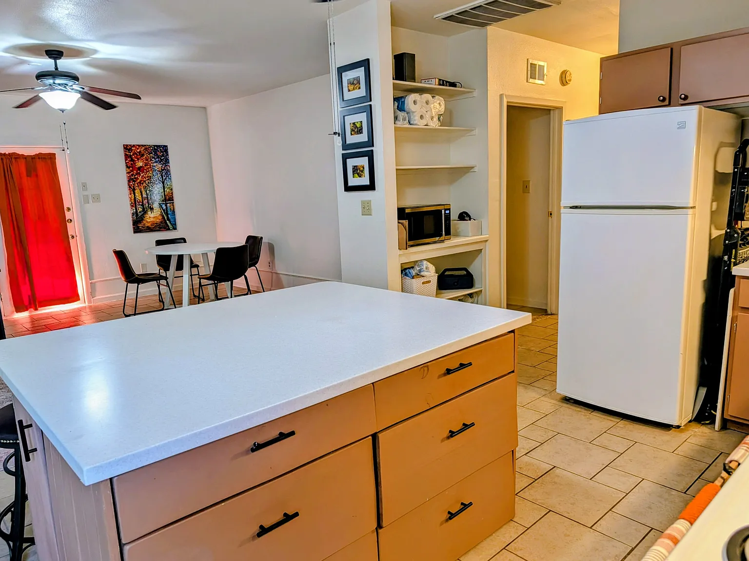2 bed, 1.0 bath, 1000 sqft, $1,225 — Photo 2