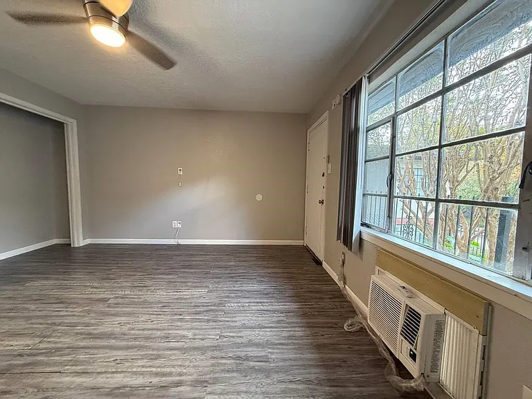 2501 Yoakum Blvd #12 — Photo 9