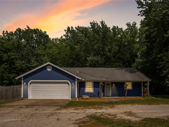 409 Valley St, Lathrop, MO 64465