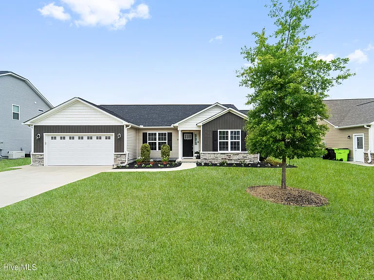 242 Legacy Ln — Photo 1