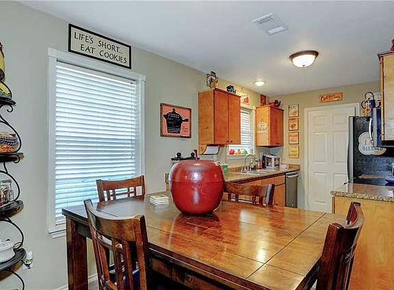 3rd image of 935 Meadow Mead Dr