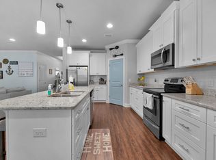 9253 Ridge Dr, Navarre, FL 32566