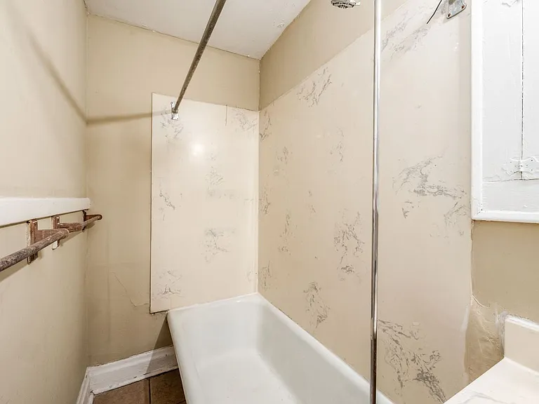 385 13th Ave — Photo 12