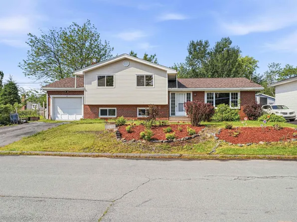 145 Johnson Cres, Lower Sackville, NS B4C 1X4