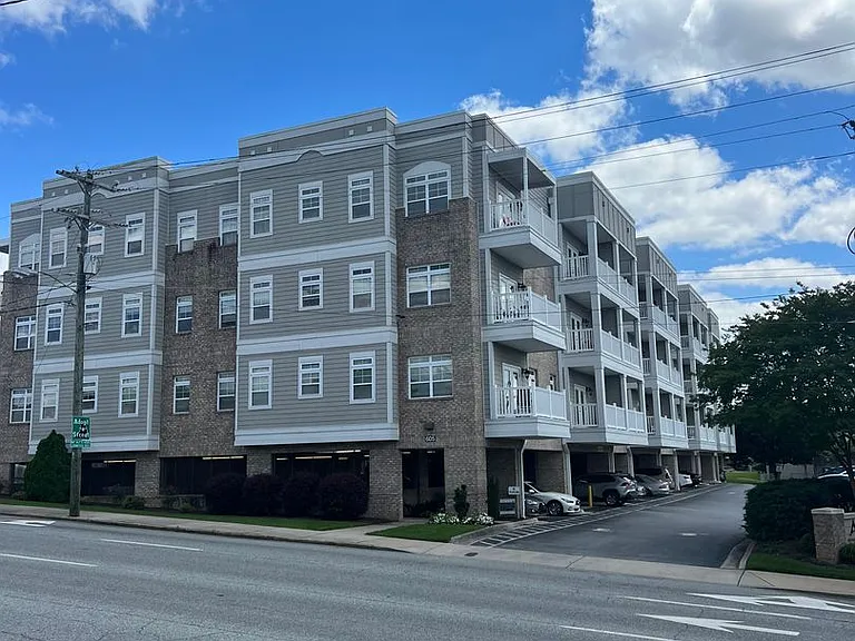 605 W Market St #416 — Photo 1