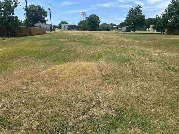 405 W Ruby Ave, Iowa Park, TX 76367