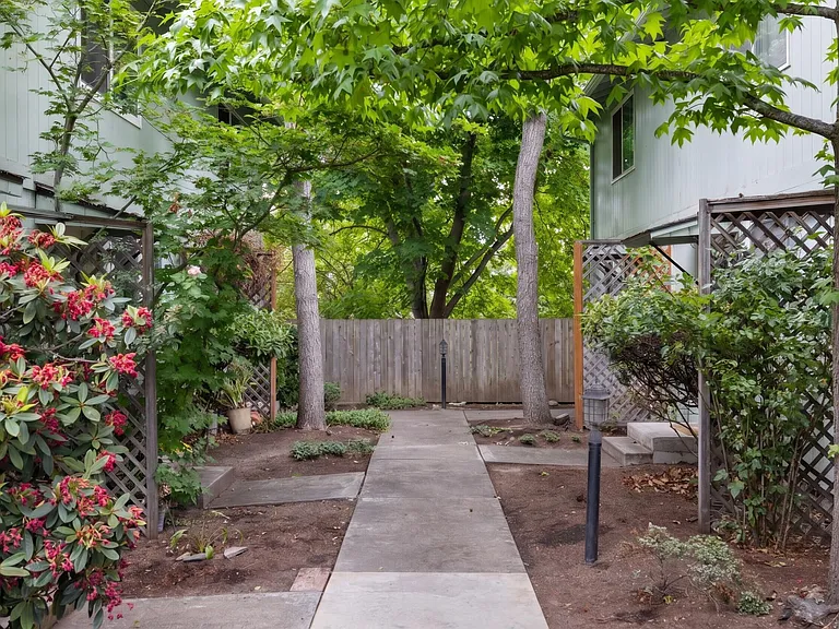 369 Glenn St — Photo 15