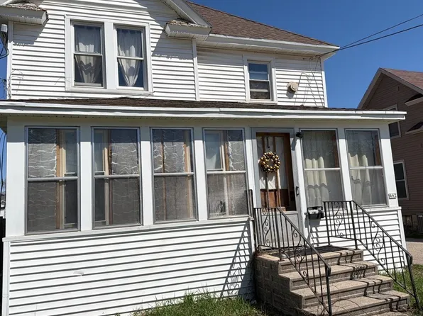 442 W 11th Ave, Oshkosh, WI 54902