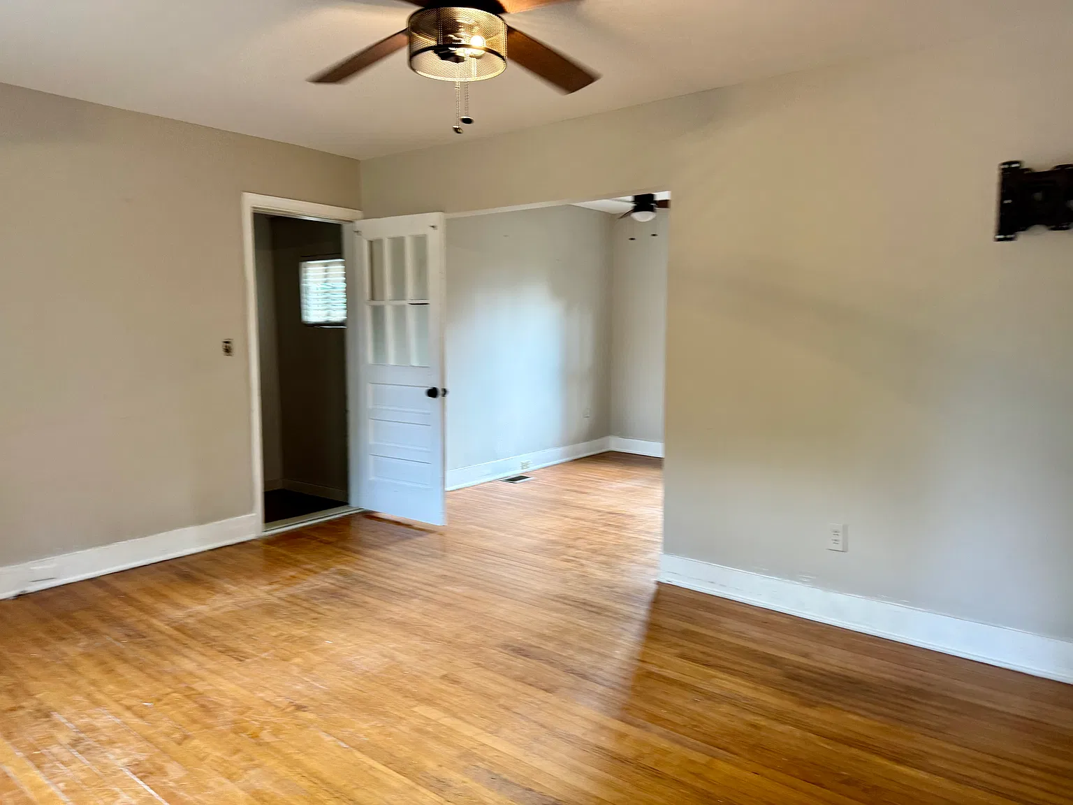 3 bed, 1000 sqft, $1,550 — Photo 3