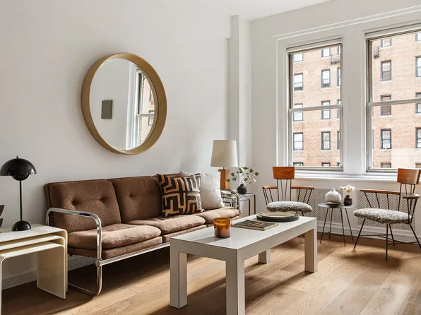 30 5th Avenue image 1 of 9