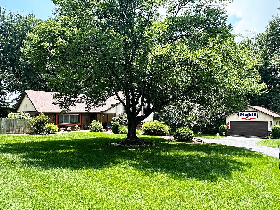 1st image of 2550 E Sparkleberry Lane